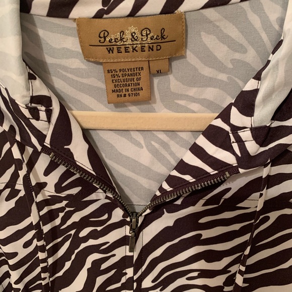 Peck & Peck Top with hoodie - Picture 2 of 7